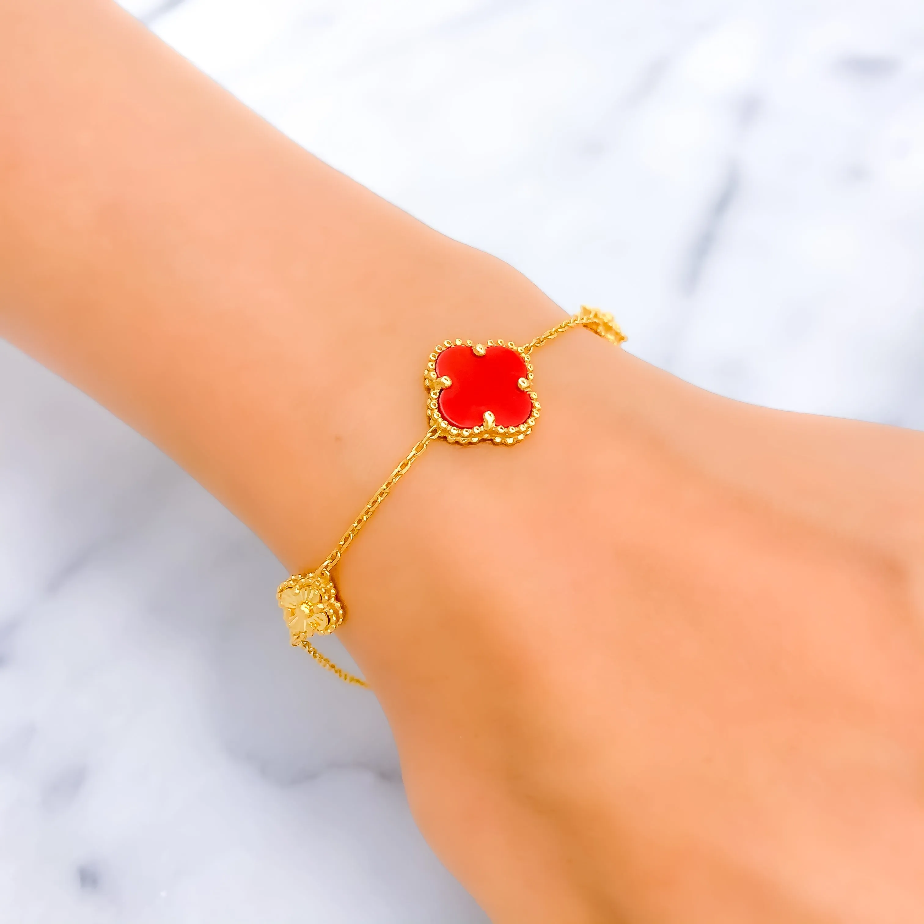 Attractive Carnelian 21k Gold Clover Bracelet