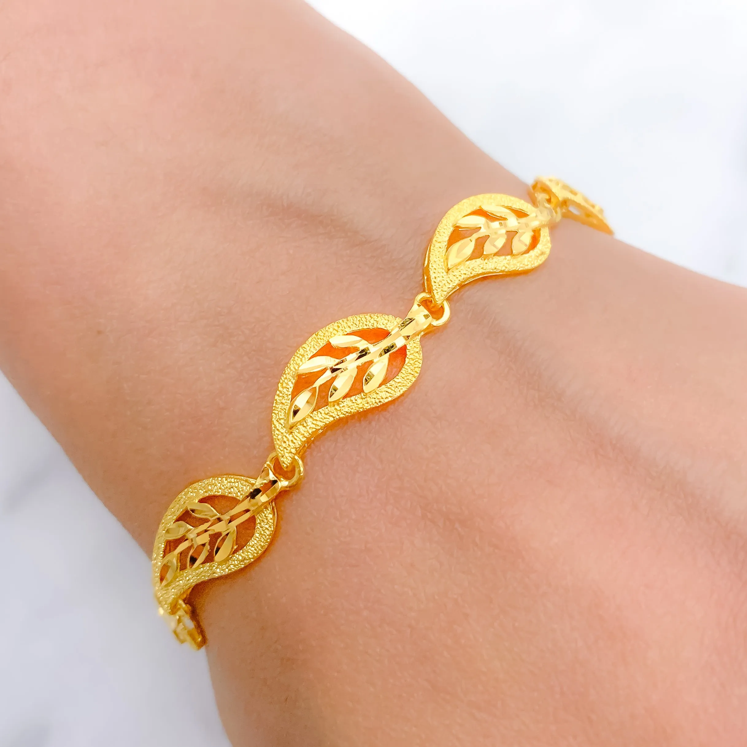 Beautiful Matte Leaves Bracelet