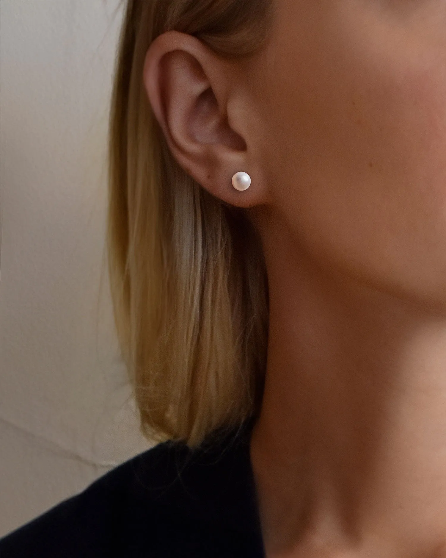 Le Pearl small studs silver