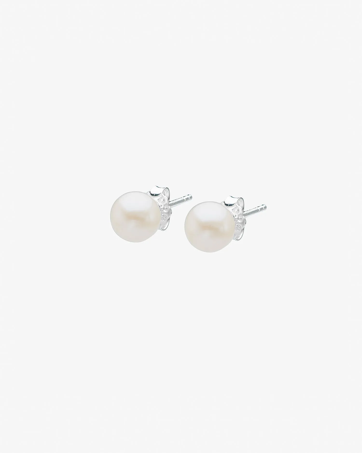 Le Pearl small studs silver