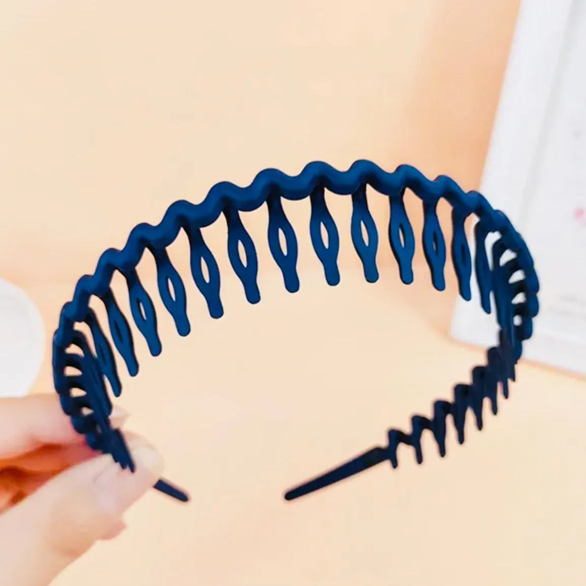 Plastic Hair Bands with Teeth, Thin Headbands for Women Girls Teens, Non Slip Hair Comb flexible teeth comb velvet  headband