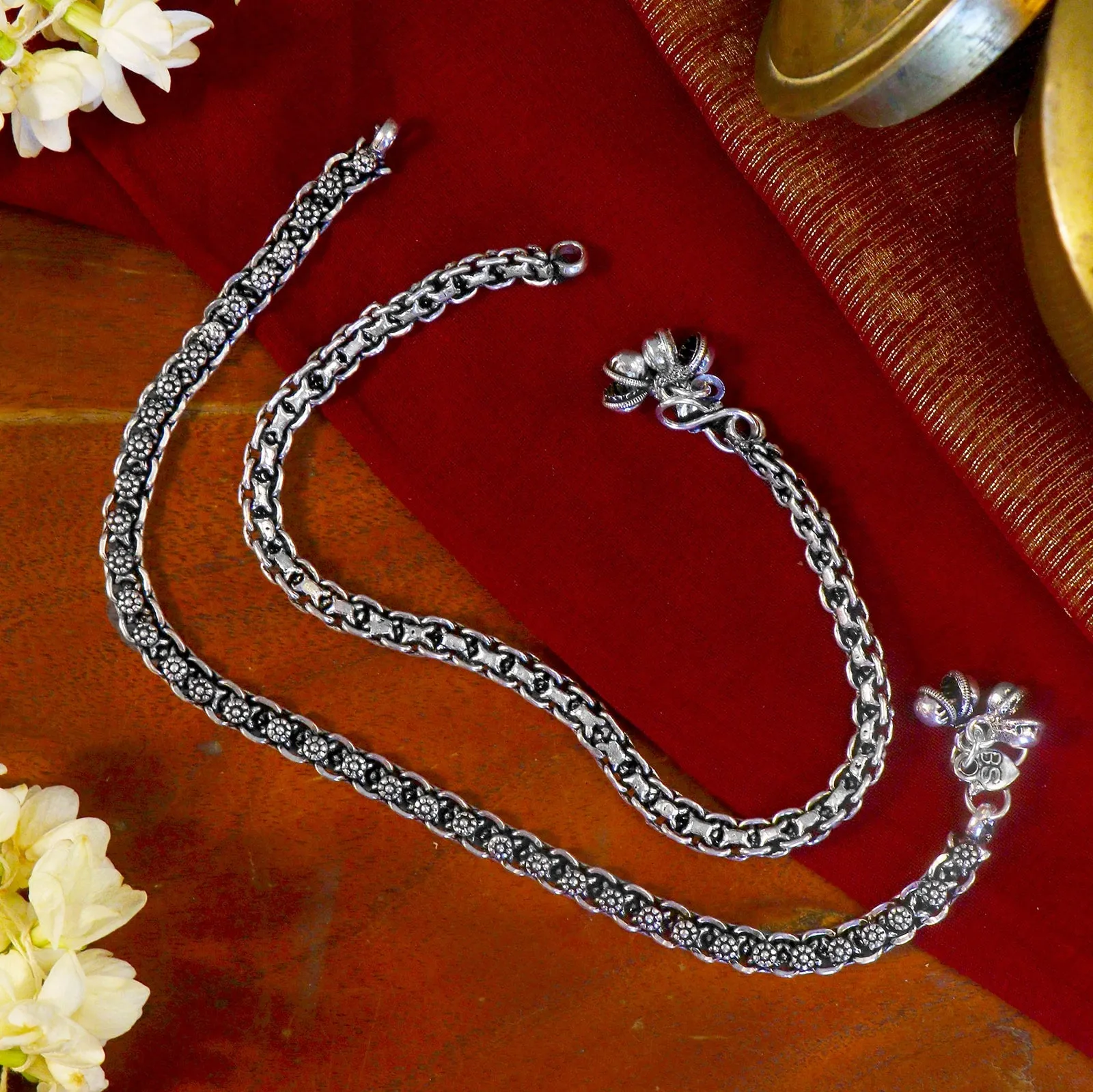 Teejh Heena Linked Silver Oxidized Anklets