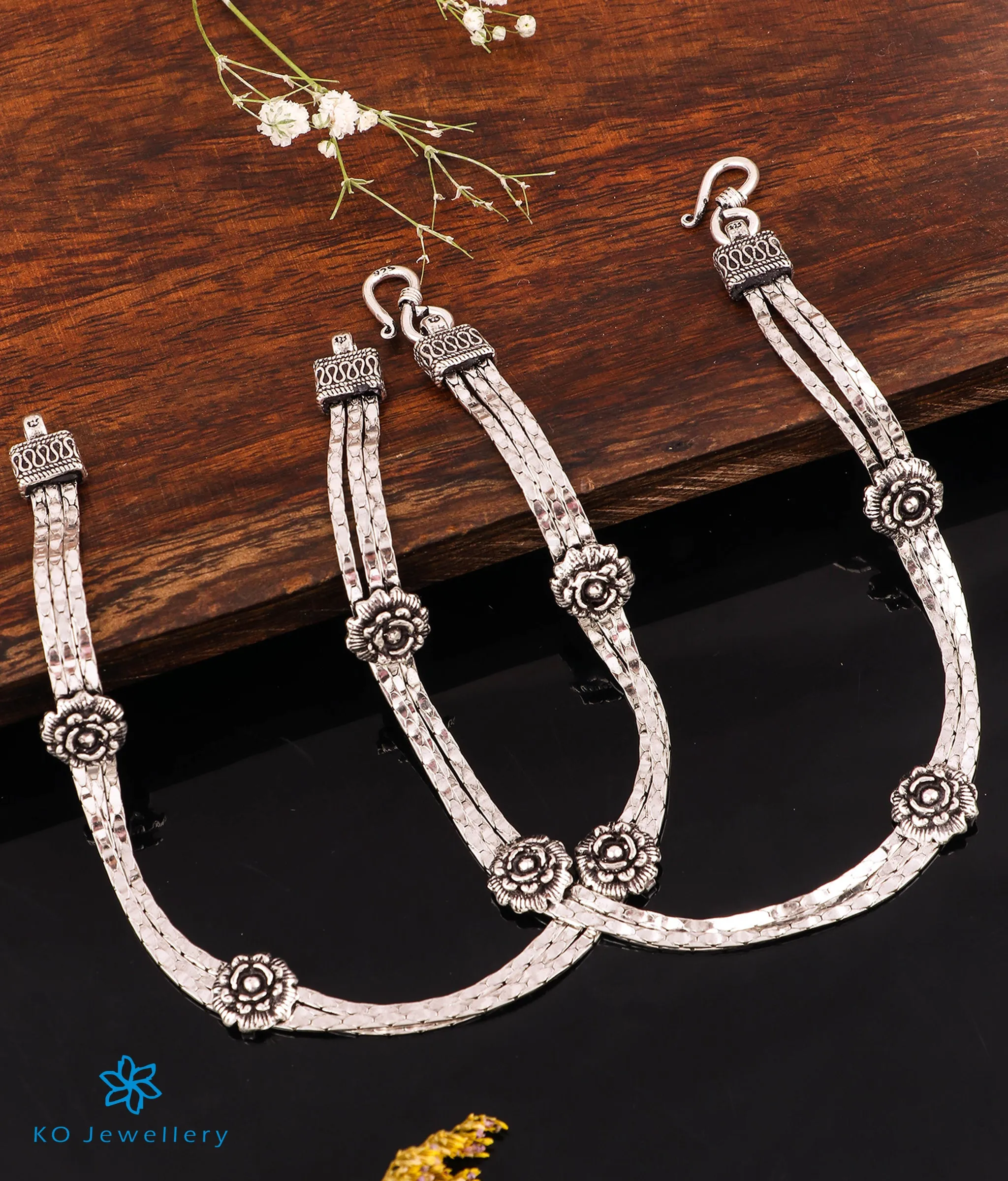 The Puspavat Silver Floral Antique Anklets