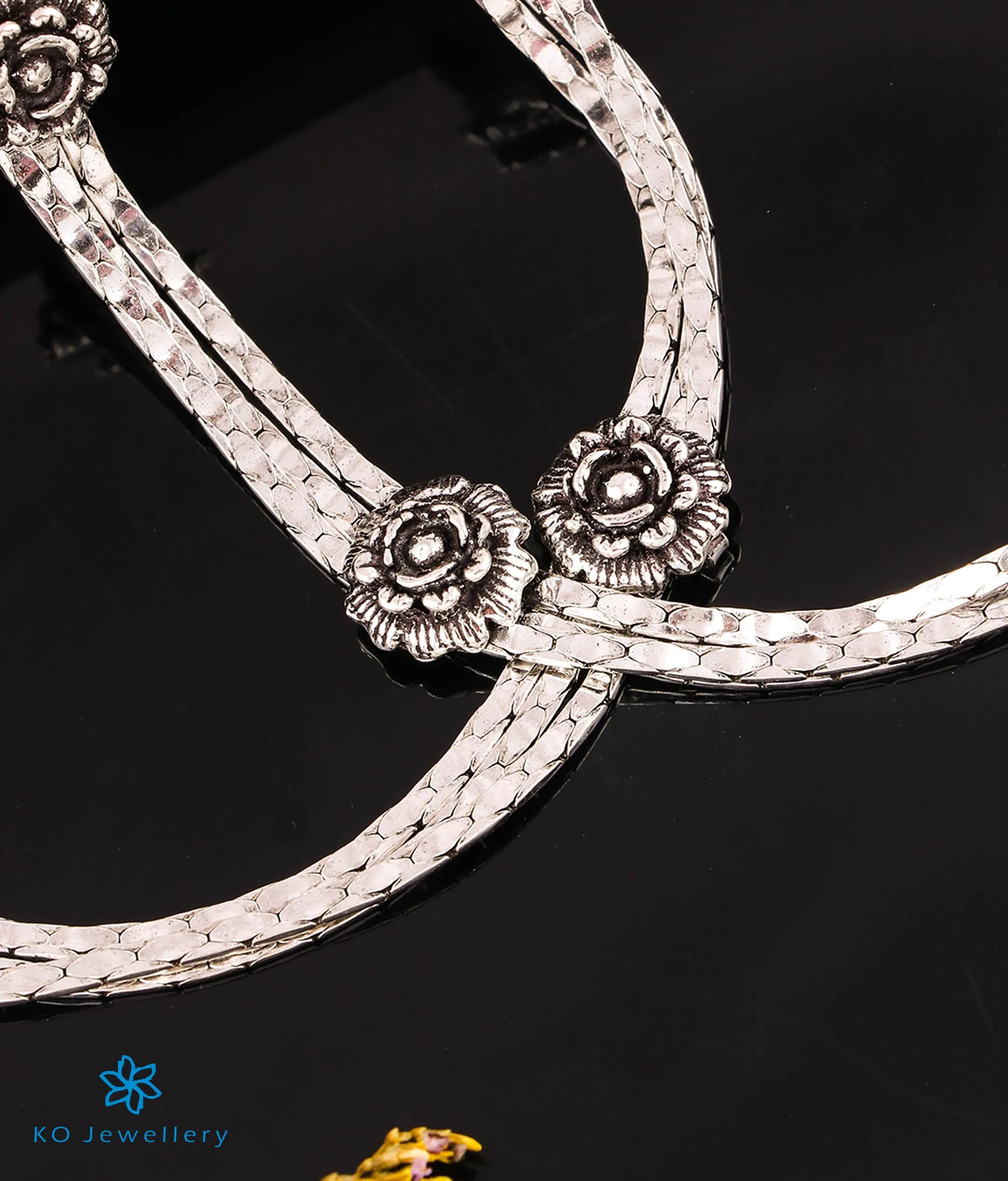 The Puspavat Silver Floral Antique Anklets