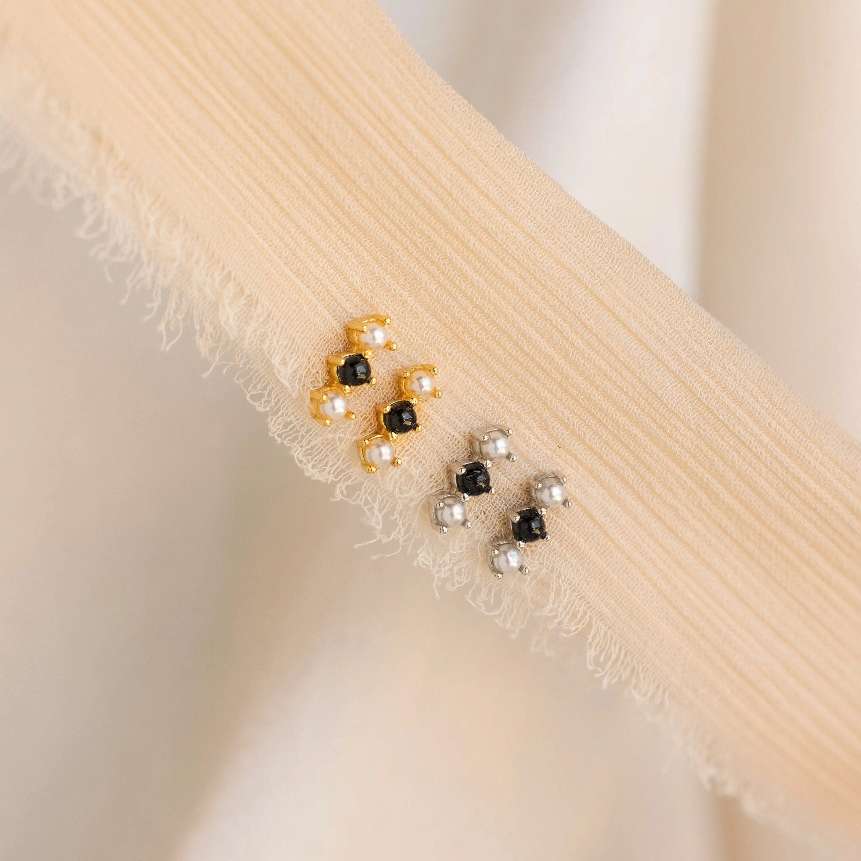 Tiny Onyx Pearl Bar Studs